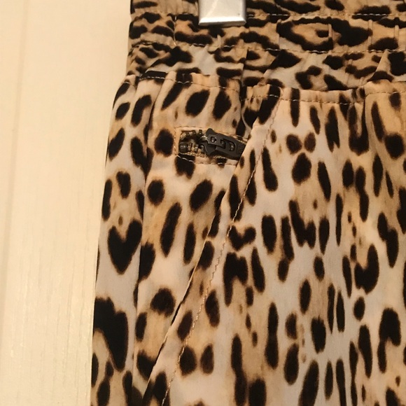 Brand new Guess leopard print joggers - Picture 4 of 7